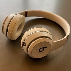 Rose Gold Beats Solo3 Wireless Headphones